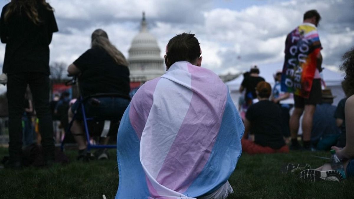 A holland határőrök kiröhögték az amerikai transz „menekültet”