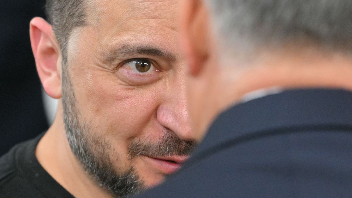 Teljes abszurditás: miközben Brüsszel a magyar nyugdíjakat támadja, ellenőrizetlenül önti a pénzt az ukrán nyugdíjasok zsebébe