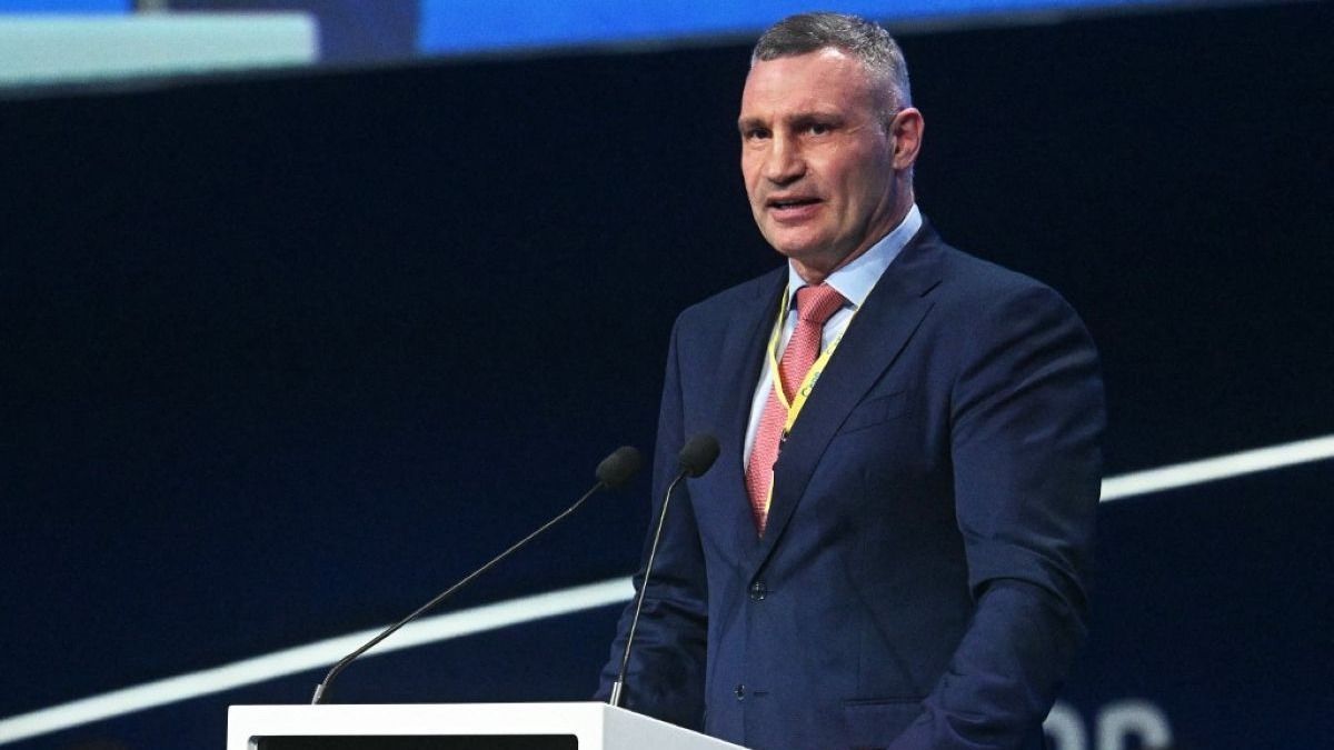 Az összeomlás szélén táncol Ukrajna: néhány nap alatt több mint félmillióan menekültek el Kijevből