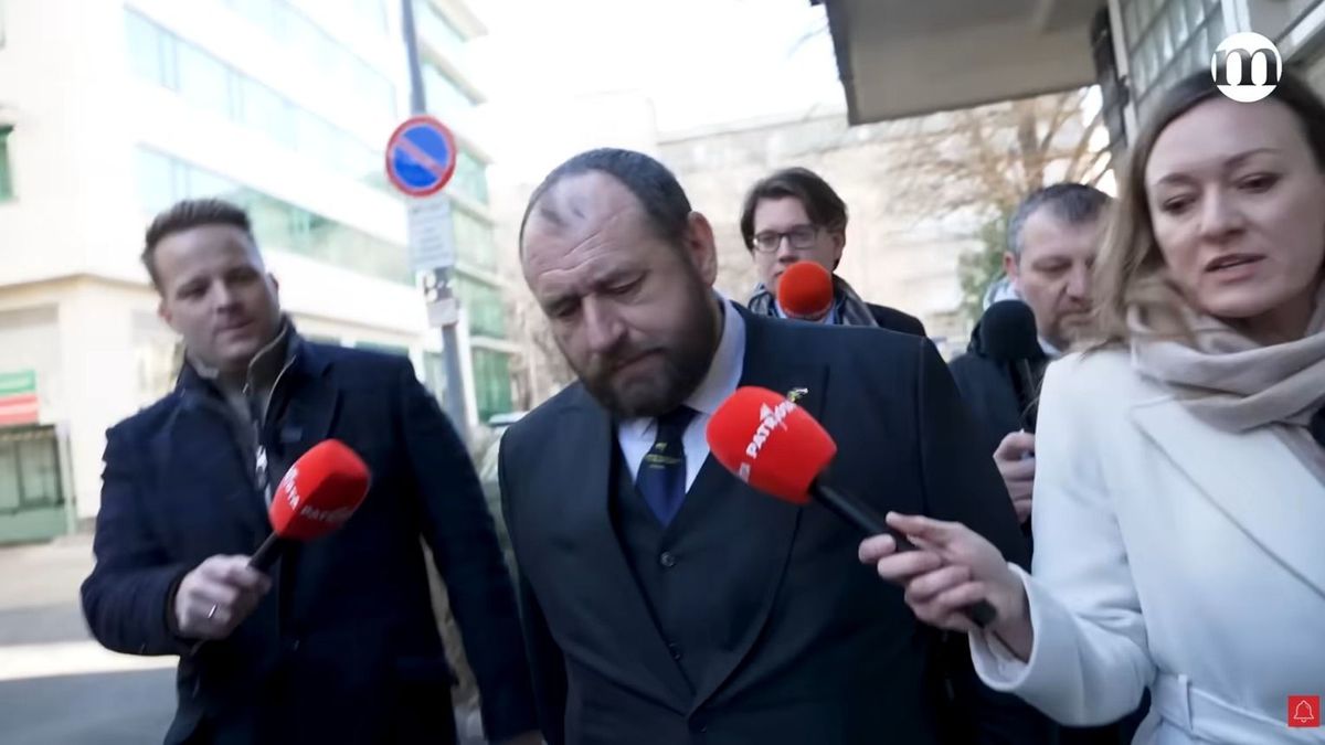 A Szijjártó Péter által szőnyeg szélére állított ukrán nagykövet szájzárat kapott