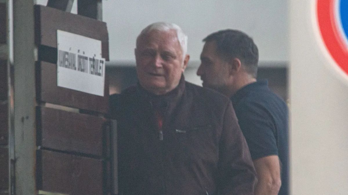 Magyar Péter hiába keneget: a Tisza központjába jár „ukázért” az adóemelést óhajtó Kéri, íme az exkluzív fotó