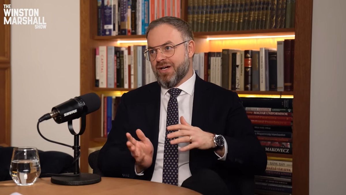 „Mindketten hazudnak” és „ne engedjük be őket” – Orbán Balázs interjúja felkavarja Európát