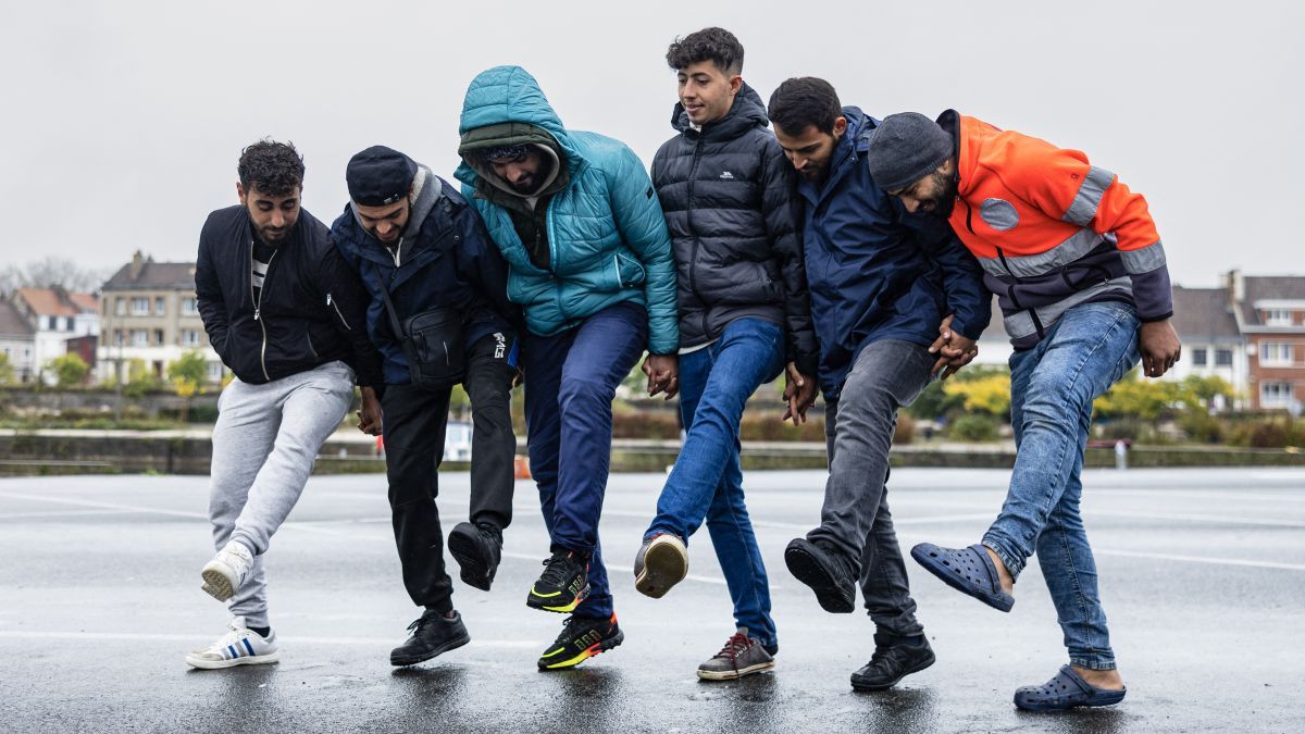 Tömegesen toloncolnák ki a szír migránsokat, Merzék egyből rápirítottak a legkisebb német kormánypártra