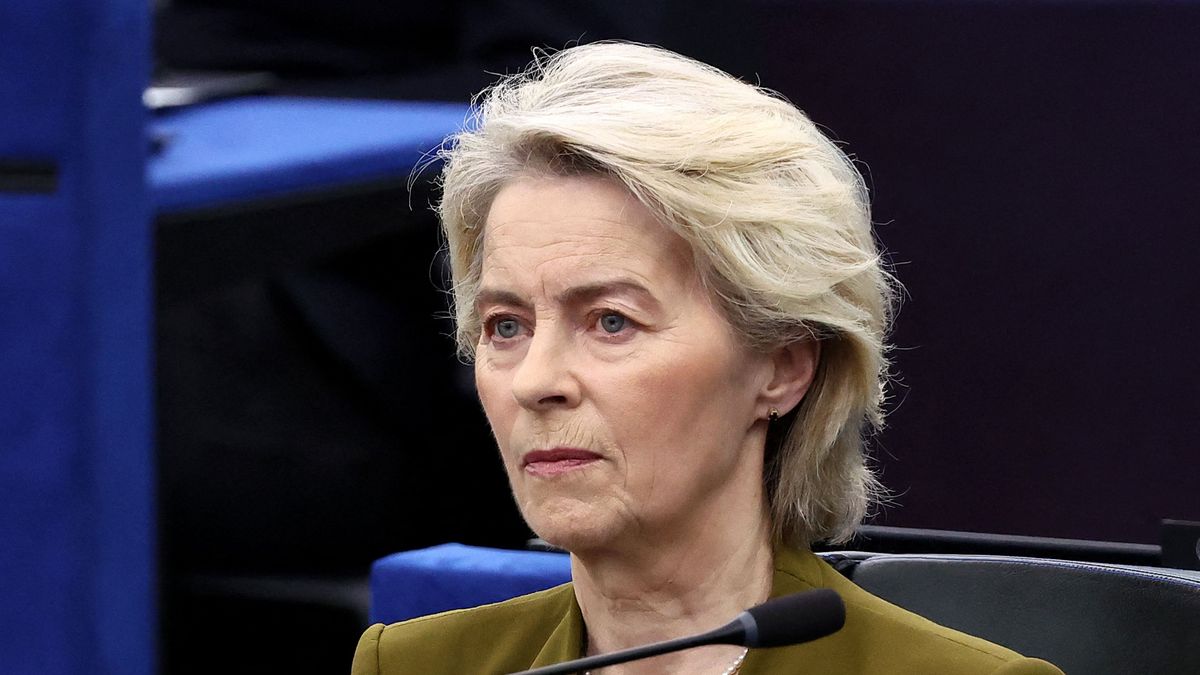Von der Leyen távozását követelik Strasbourgban