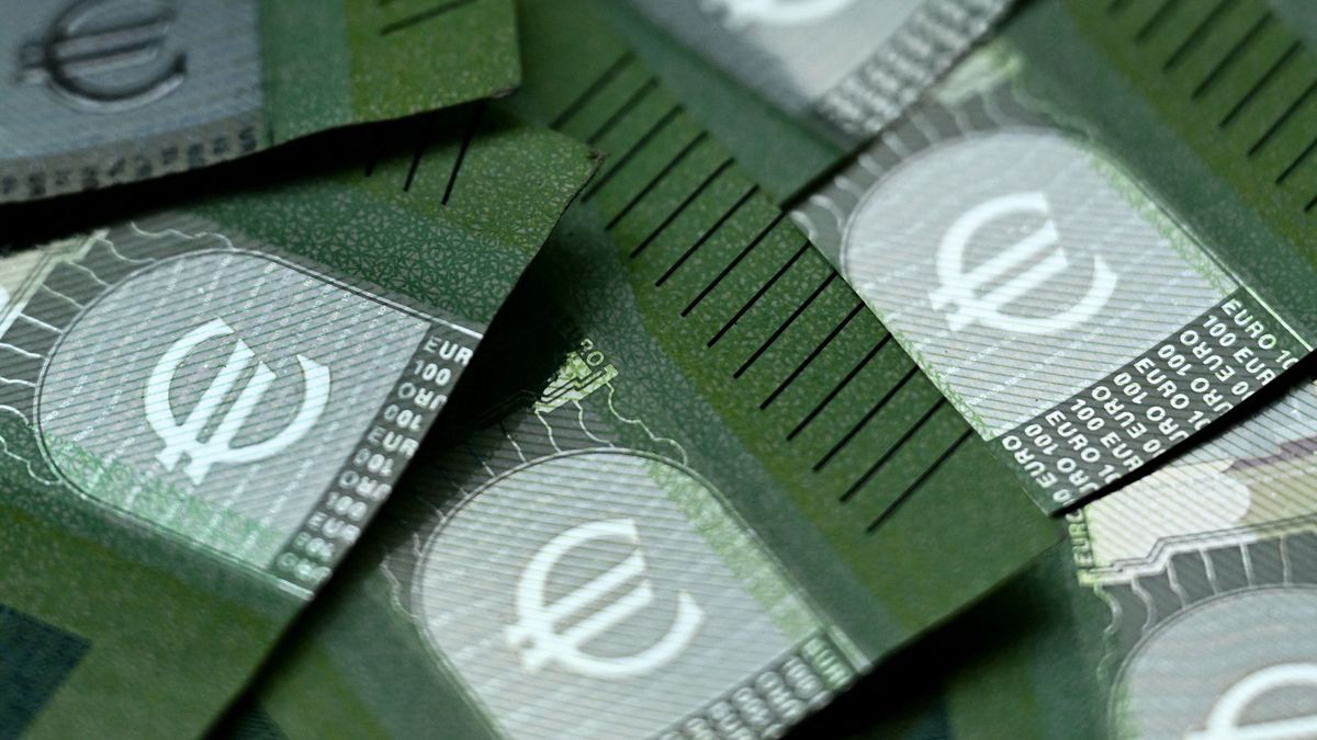 Porschéval járt a segélyért egy ukrán menekült Svájcban – csúnyán lebukott