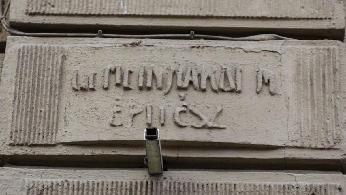 Romániában megint nekimentek a magyar múltnak, felújítás közben tüntették el a történelmet