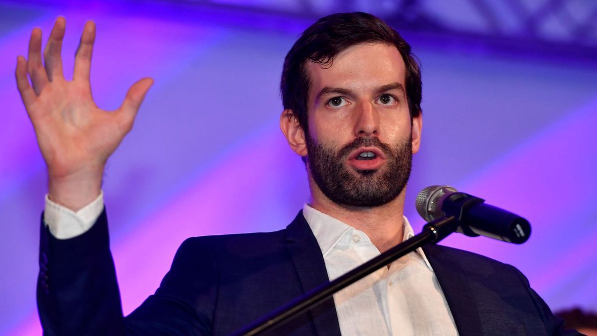 Na jó, ilyen nincs: Fekete-Győr újra zuhany alá tolta az elektromos rollert – igaz, ezúttal nem szó szerint