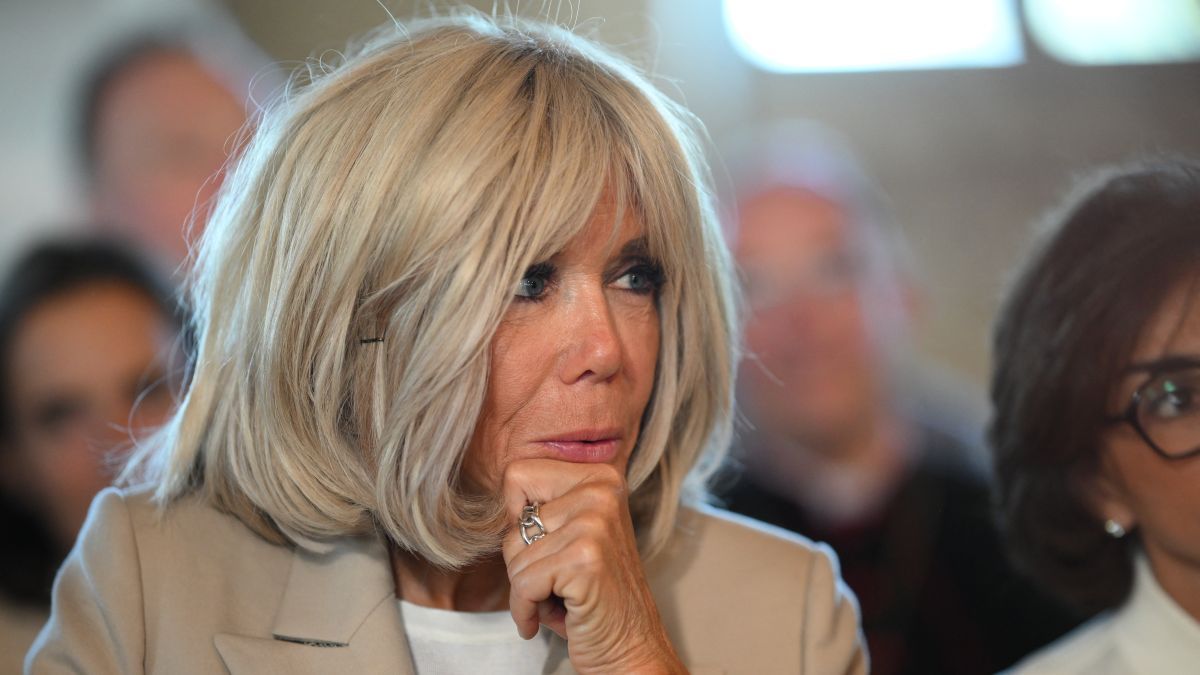 Tíz embert elítéltek, amiért azt terjesztették, hogy Brigitte Macron férfinak született Kép