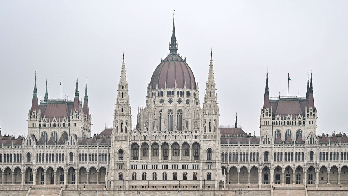 Sokkolja az ábra Magyarország rosszakaróit; előhúzták a baloldal megszorítóbajnokát; tragédia rázta meg a sztárvilágot