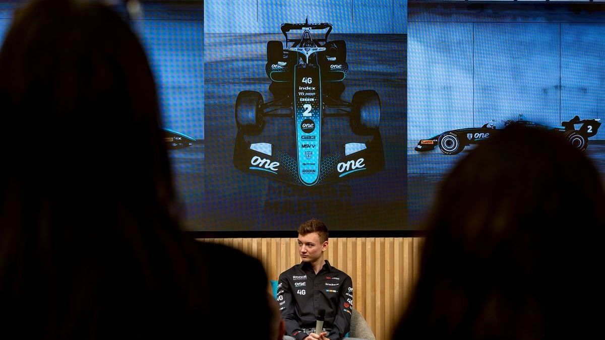 Már a hazai nagyvállalatok is beszálltak az egyre sikeresebb fiatal magyar autóversenyző támogatásába