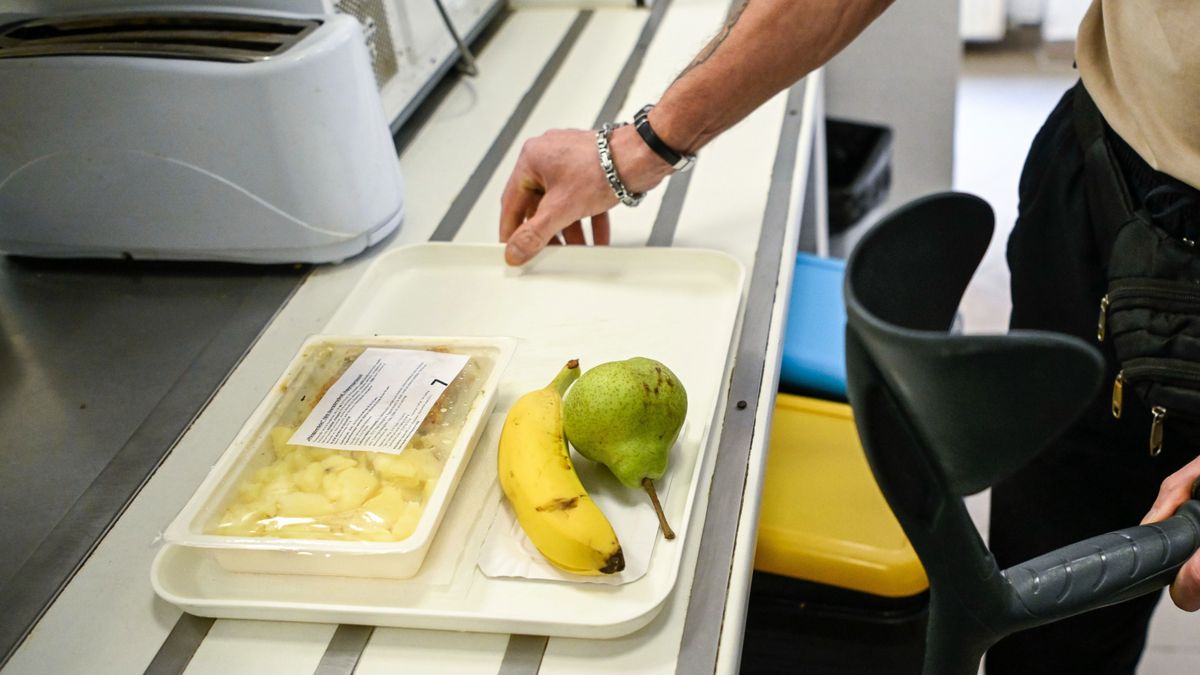 Több a hely, mint az igény: a kormány megerősítette, a hajléktalanok ellátása az ítéletidőben is biztosított