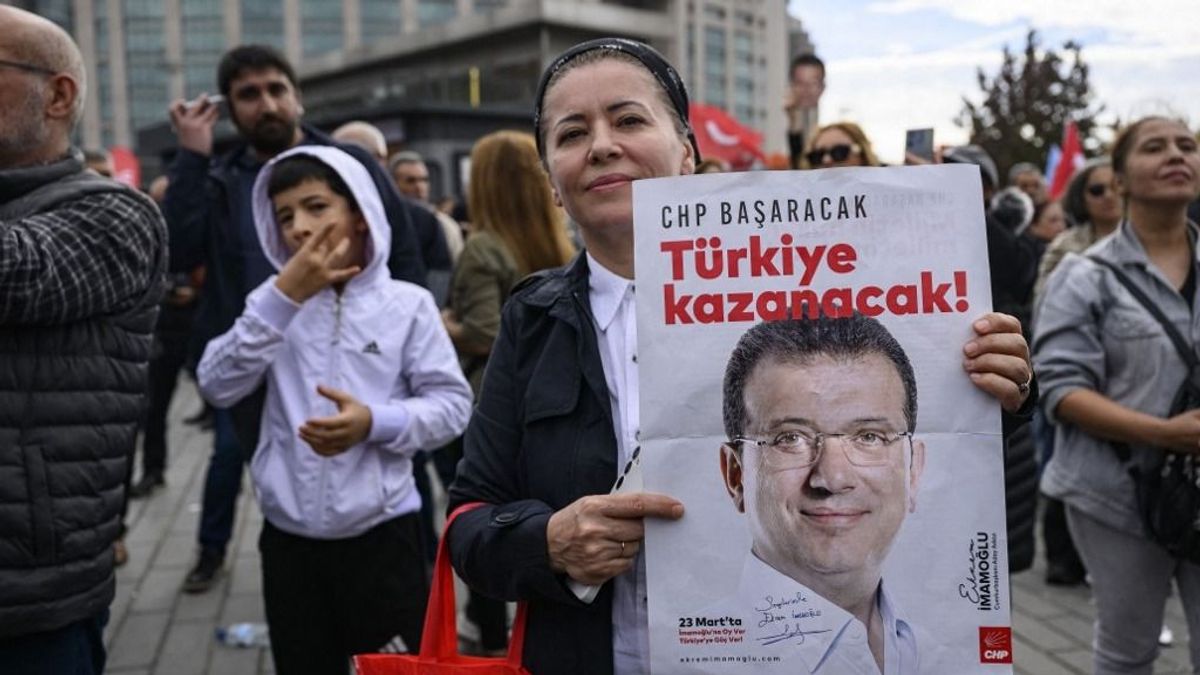 Ilyen egy magabiztos politikus: a börtönből győzné le Erdogant a kihívója