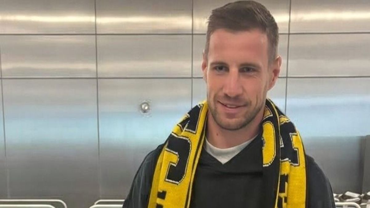 Varga Barnabás már az AEK Athén sáljában pózol Görögországban – jöhet az orvosi vizsgálat (VIDEÓ)