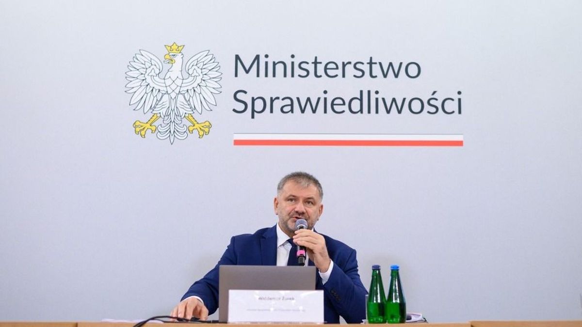 A lengyel miniszter páros lábbal rúgott Magyarországba – a legócskább brüsszeli készletet vette elő