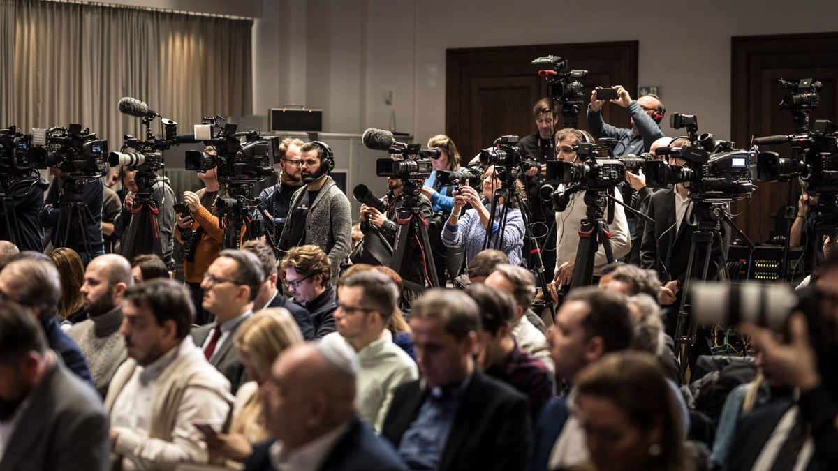 Nekiestek Orbán Viktor sajtótájékoztatója utána kormányellenes redditezők az ellenzéki médiának