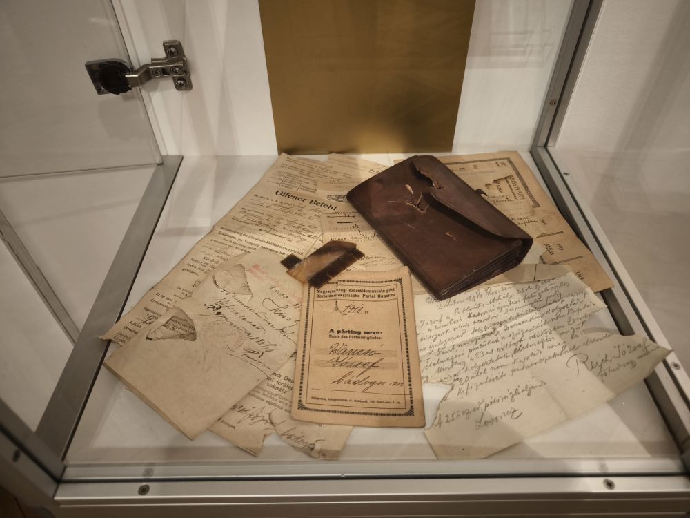 107 éve verte vissza a cseheket Balassagyarmat, a képen a balassagyarmati Civitas Fortissima Múzeum emléktárgya, egy átlőtt pénztárca