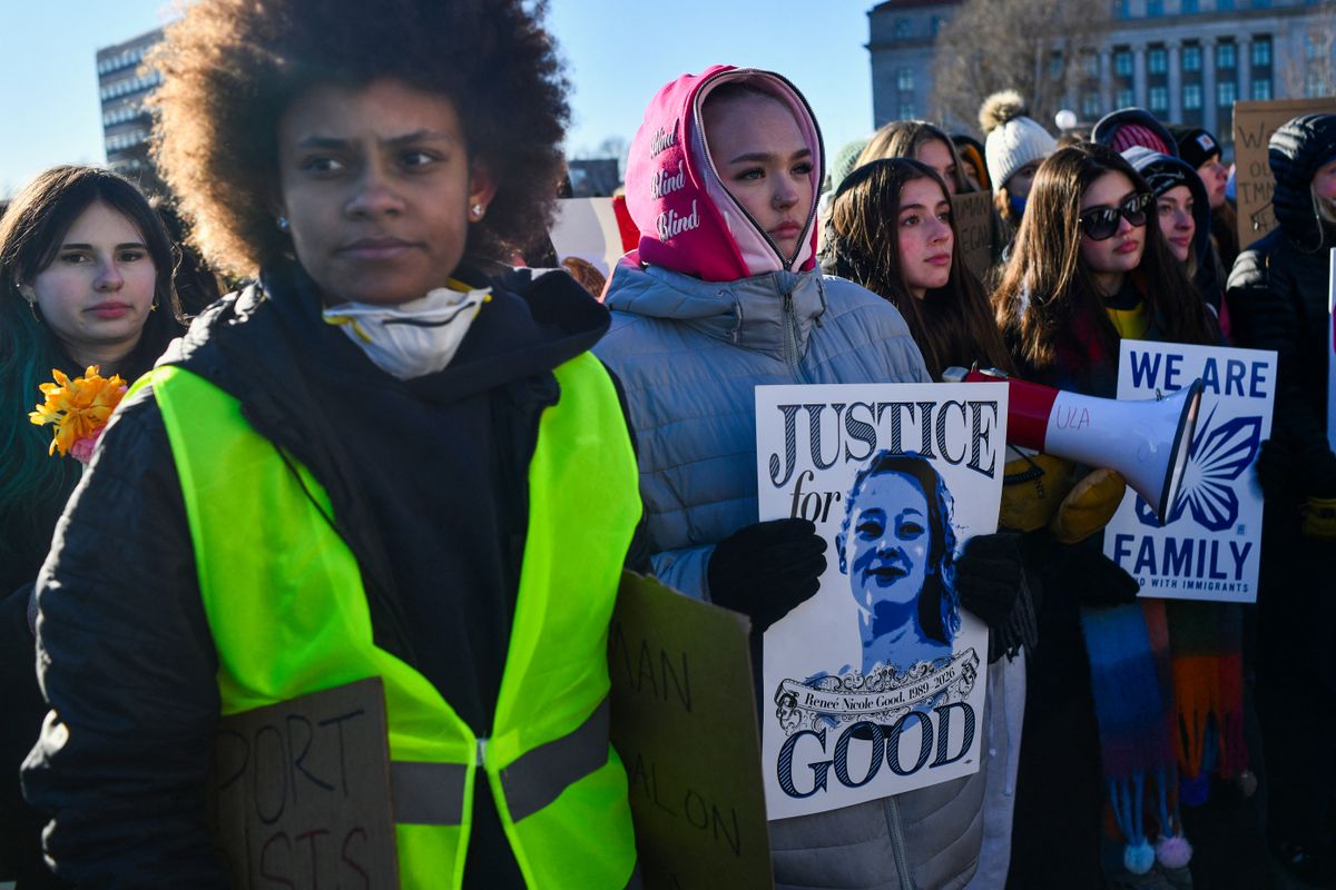 Gimnazista lányok tüntetnek az ICE ellen Renee Nicole Good lelövése után Fotó: Octavio JONES / AFP