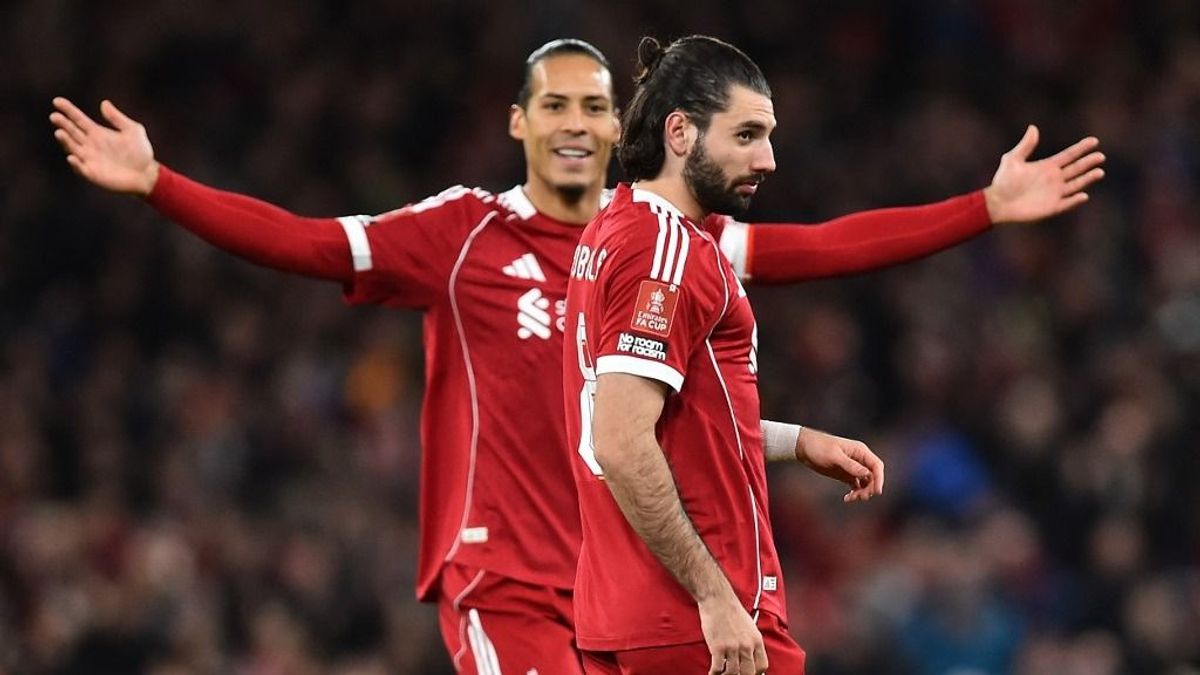 Slot és a Barnsley edzője is beleszállt Szoboszlaiba – a kamerák előtt kért bocsánatot a Liverpool magyar középpályása