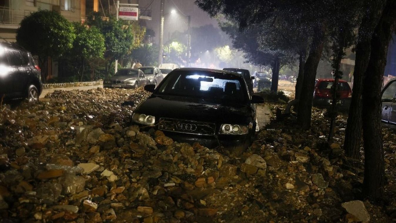 Heves esőzések sújtják Athén térségét, halálos áldozatok is vannak