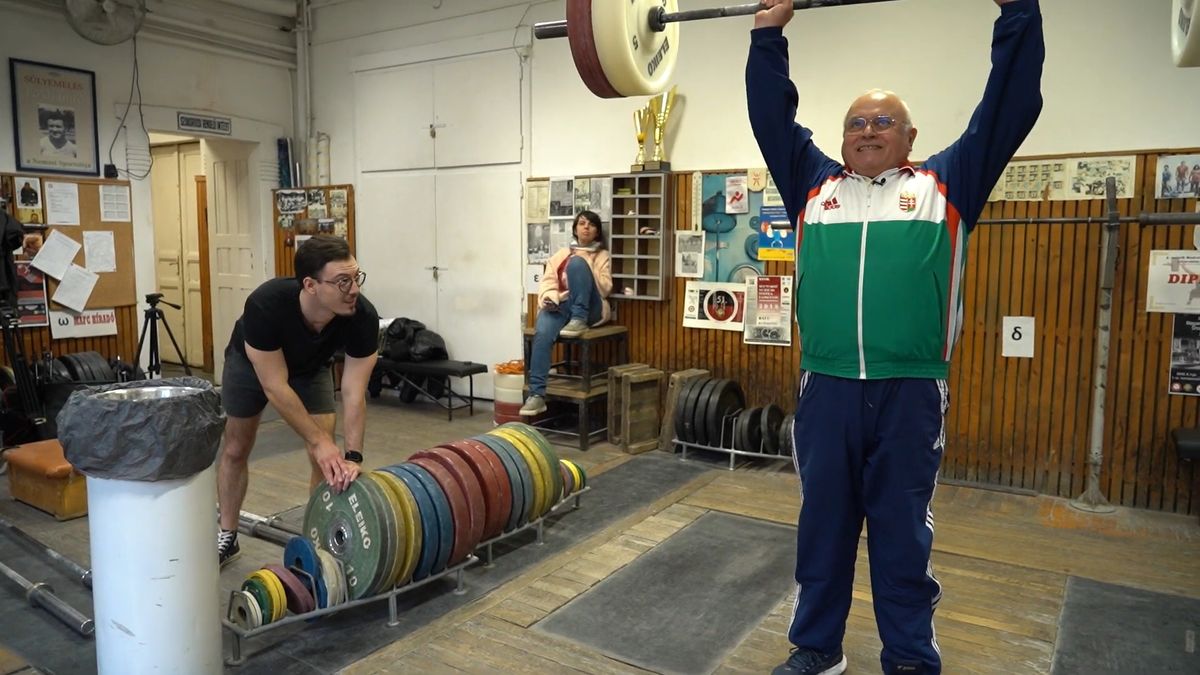 A DK TV egyik ikonikus adása, benne László Imre, a Demokratikus Koalíció politikusa, XI. kerületi polgármester. Fotó: YouTube képernyőmentés