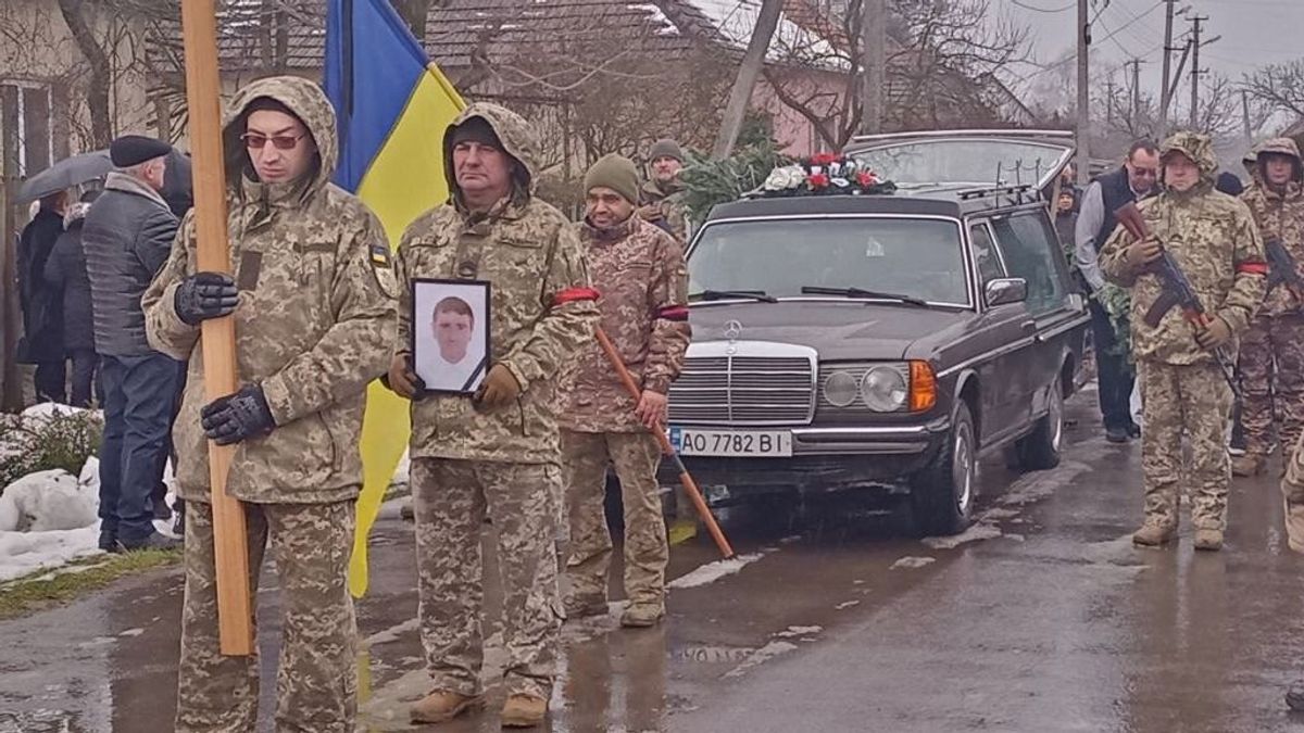 Égető kérdés söpör végig Ukrajnán: a kényszersorozás újabb kárpátaljai áldozatától hangos az ukrán sajtó