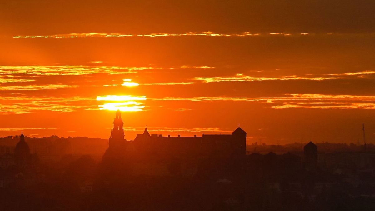 Hiába lesz 20 fok, a meteorológusok figyelmeztetnek: Valóságos rémálom lesz a hétvége!