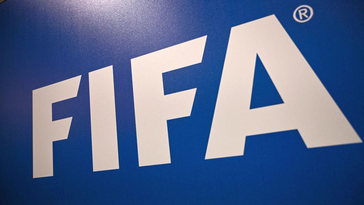 Az EU sportbiztosa nekiment a FIFA-nak az oroszok visszaengedése miatt