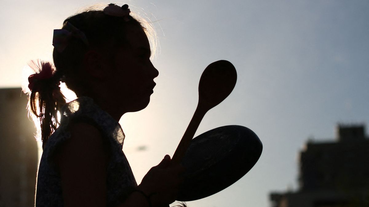 Sokkoló emberrablás a vidámparkban: kamerák előtt sétált el a gyerekkel egy román, borzalmas dolgokat tett vele Németországban