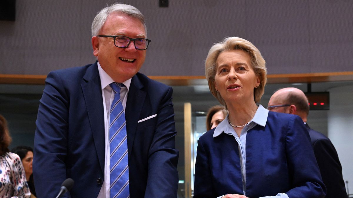 Váratlan helyről jött a támadás: saját embere fordult Von der Leyen ellen