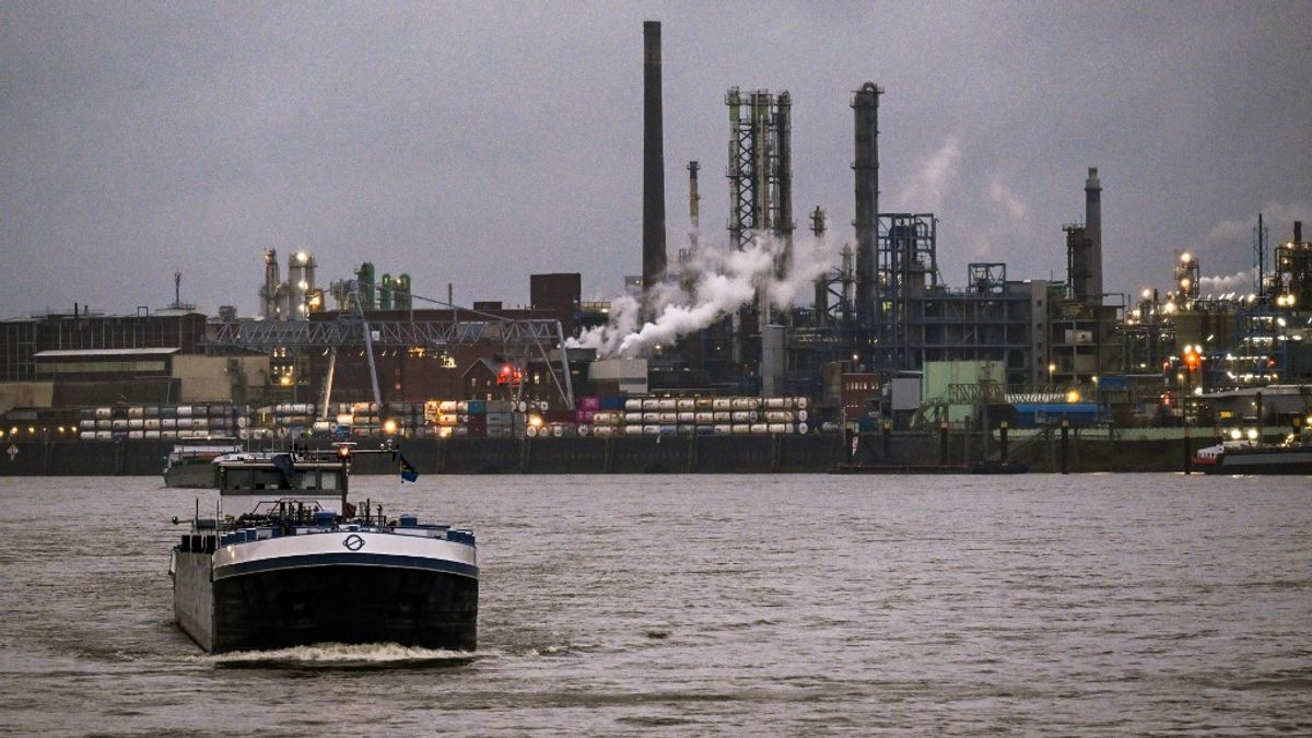 A cégvezetők már kongatják a vészharangot: újabb stratégiai iparágat véreztethet ki Brüsszel elhibázott politikája