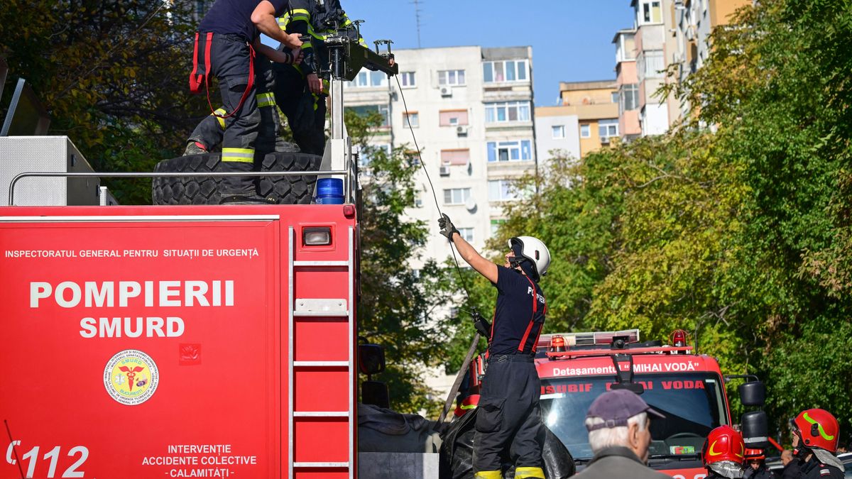 Eközben Romániában: megbüntették a kigyulladt házhoz riasztott tűzoltókat, mert nem adták meg az elsőbbséget