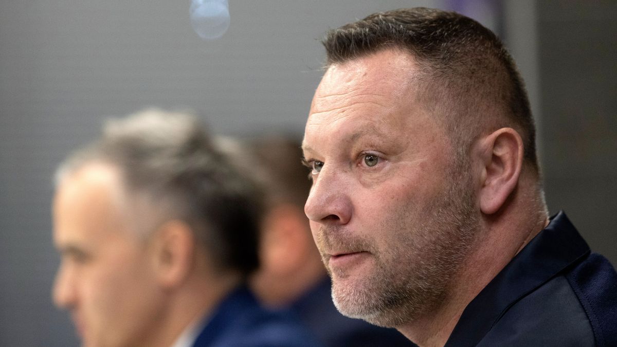 „Kórházban van, újra kell éleszteni” – Dárdai Pál súlyos szavai mindenkit letaglóztak Újpesten