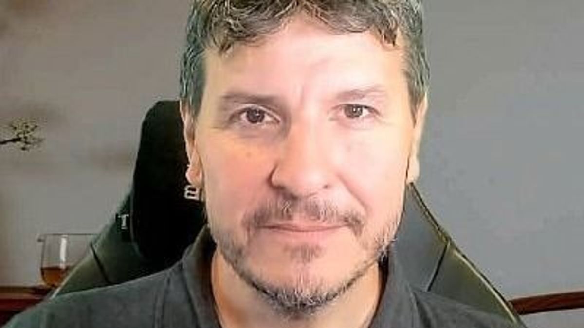 „Orbán Magyarország ellensége” – kiborult a szombathelyi háborúellenes beszéden a kaliforniai professzor