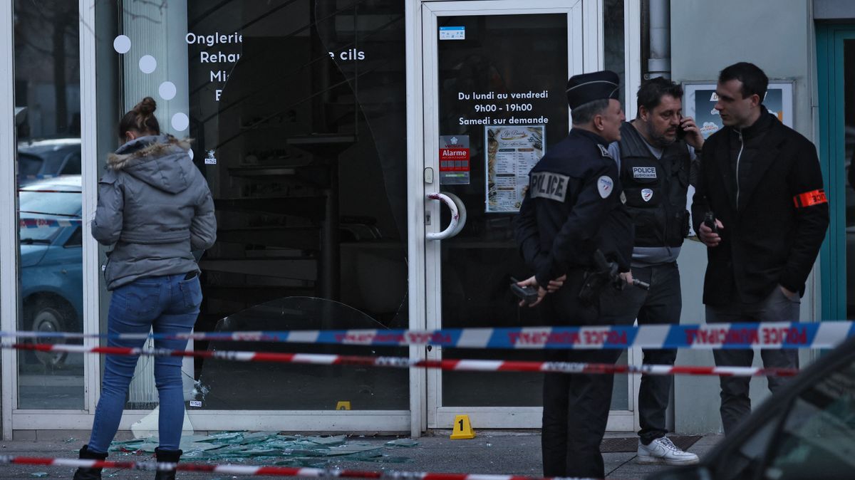 Gránátot dobtak egy grenoble-i szépségszalonba, hatan megsérültek, a támadók elmenekültek (VIDEÓ)
