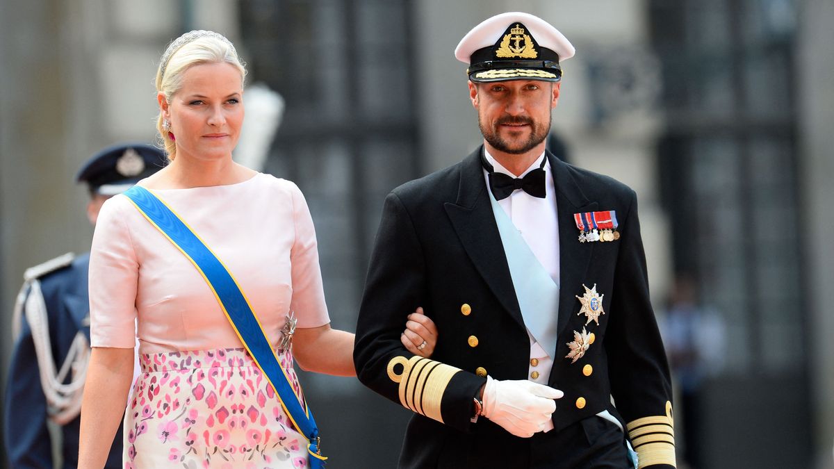 „Csak vegyen feleségül!” – Sokkoló levelek kerültek elő: a hercegnők versengtek a pedofil milliárdos kegyeiért