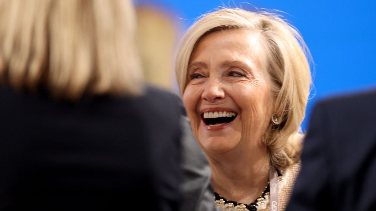 Nagyon úgy tűnik, tanácsokat osztogat a magyaroknak Hillary Clinton – meg akarja mondani, kire szavazzanak (VIDEÓ)