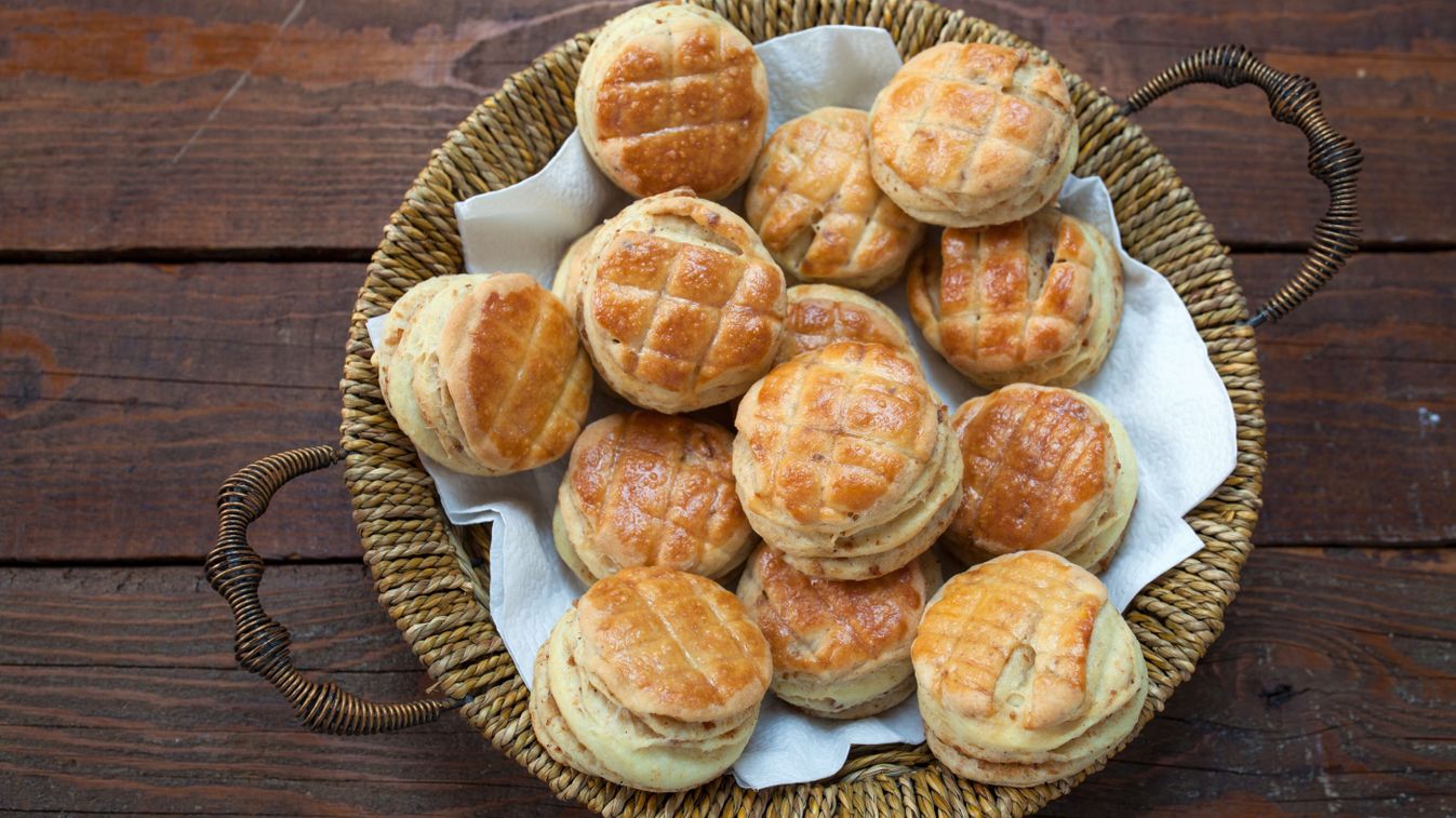 A tepertős pogácsával és a vecsési savanyú káposztával bővült a hungarikumok sora