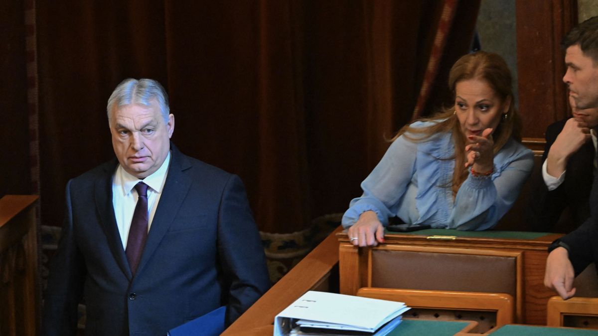 „Szombaton letoltuk őket a pályáról" – Orbán Viktor kemény üzenetet küldött Magyar Péternek (VIDEÓ)