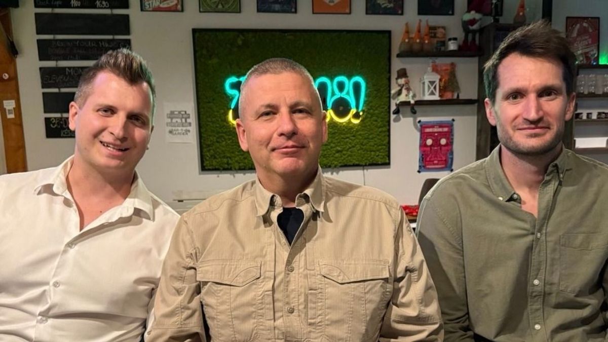 Lesz miért magyarázkodni Magyar Péterék egri különítményének: a párt vidéki kampánymenedzsere közvetlenül Ukrajnának gyárt rakétákat