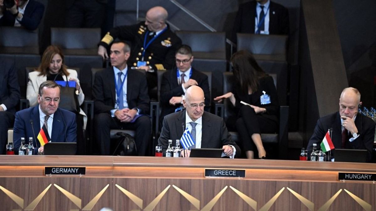 Megfagyott a levegő a NATO ülésén, miután szót adtak a magyar miniszternek (VIDEÓ)