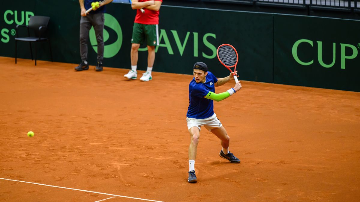 Kétórás meccsre kényszerítette Piros Zsombor Tommy Pault Tatabányán, de az amerikaiak vezetnek a Davis-kupában