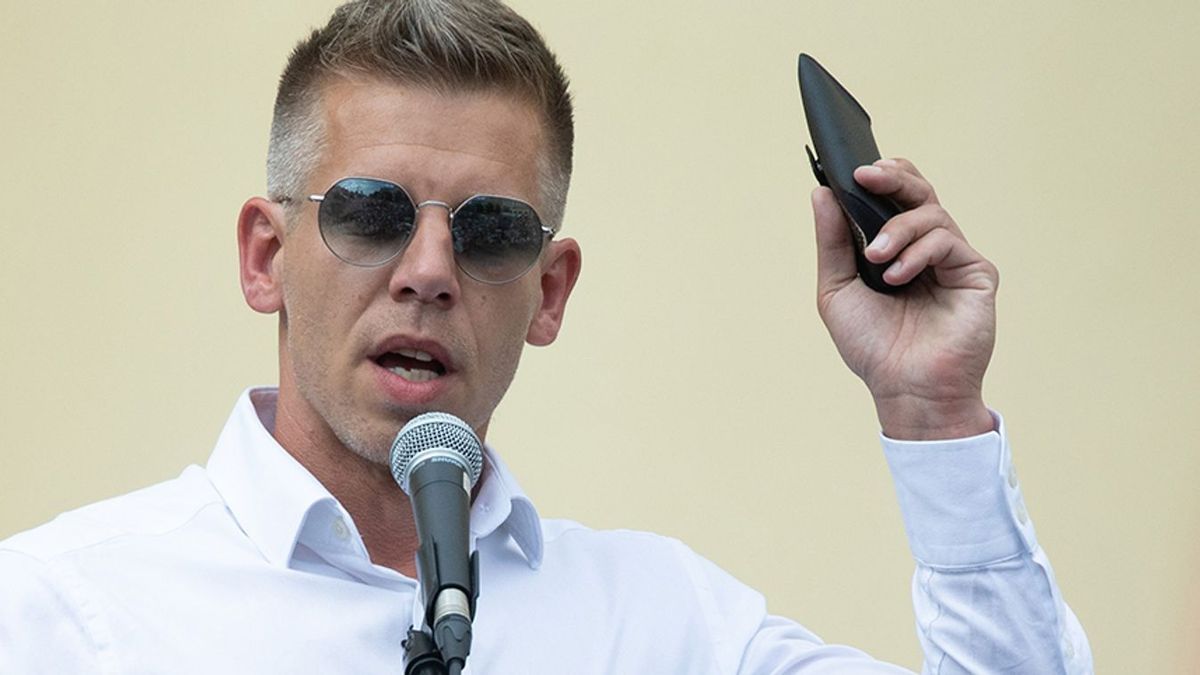 „Két lábon járó nemzetbiztonsági kockázat vagyok” – ennyi volt, Magyar Péter tökéletesen alkalmatlannak bizonyult