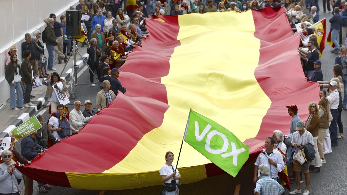 Spanyol tartományi választás: súlyos vereséget szenvedtek a szocialisták, Orbán szövetségesei kulcspozícióban