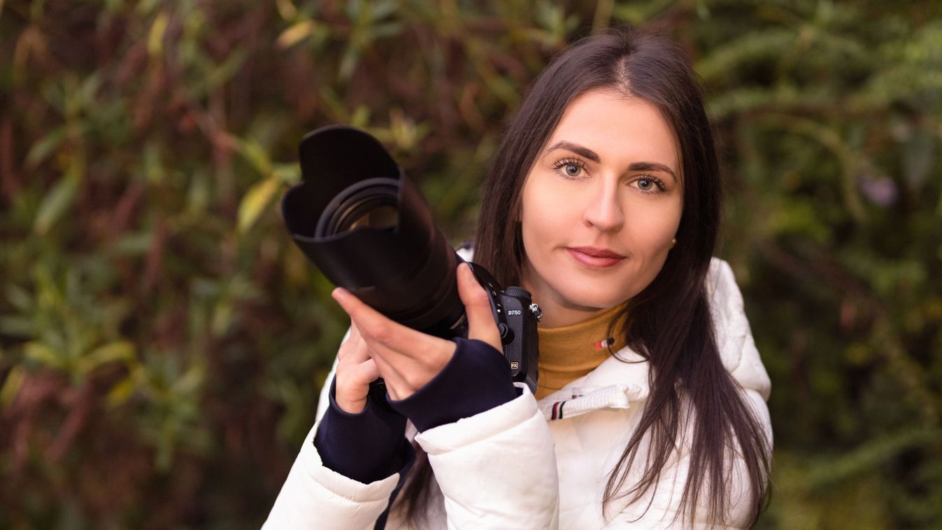 Fehér kutya a&nbsp;tó jegén