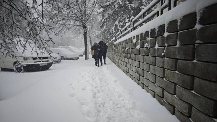 Nyugat-Magyarországot maga alá temette a hó