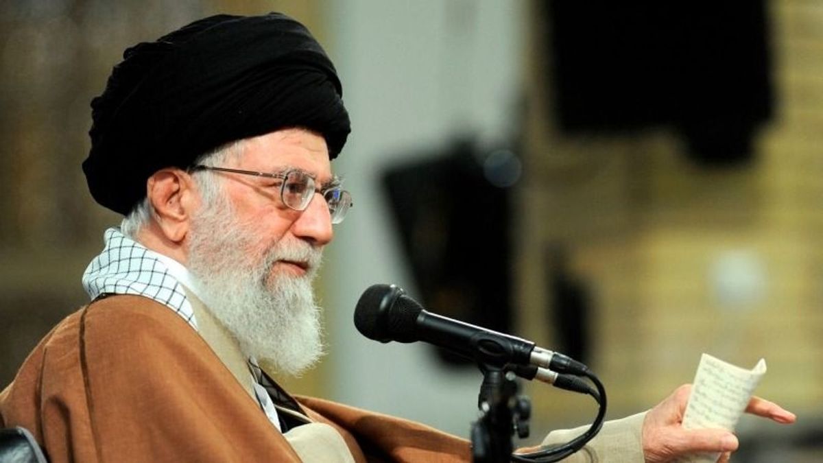 Végítélet Iránban: előkerült az ajatollah holtteste is