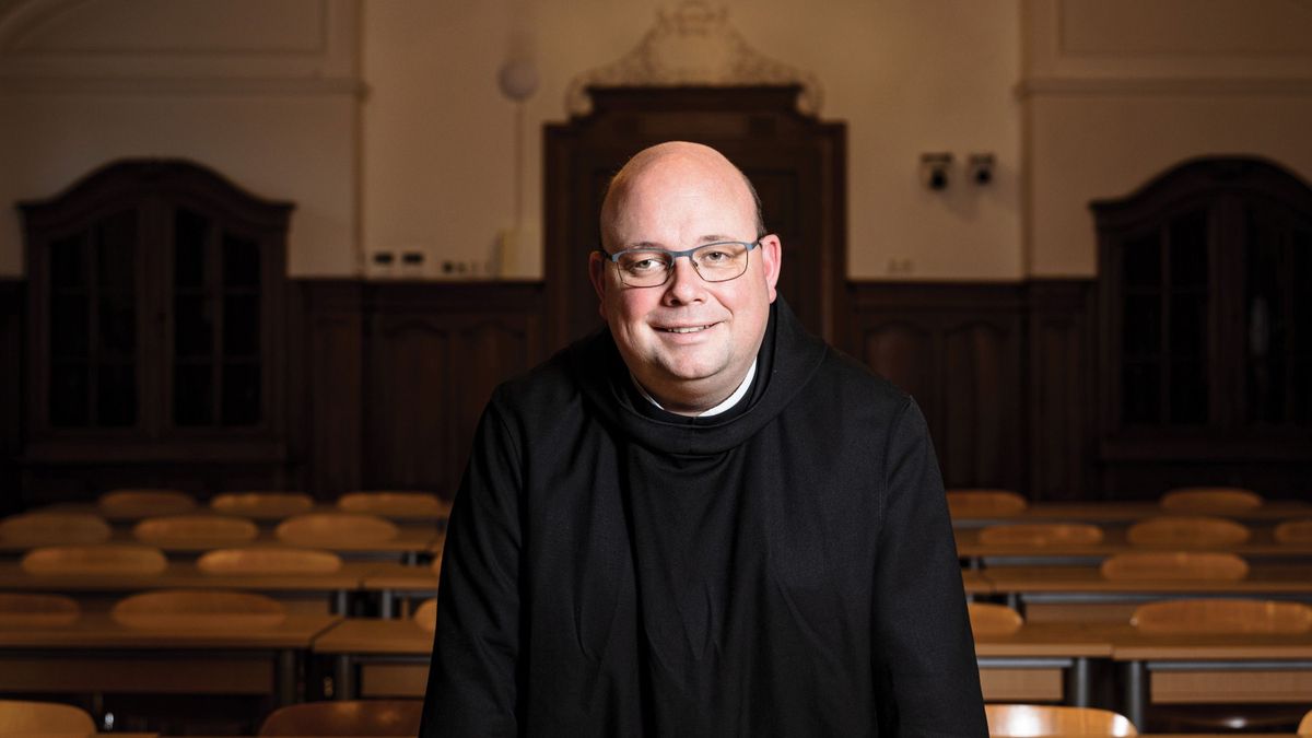 „Értelmiségihez méltó tudást adunk át” – Barkó Gábor Ágoston, a győri Czuczor Gergely Bencés Gimnázium és Kollégium igazgatója a Mandinernek