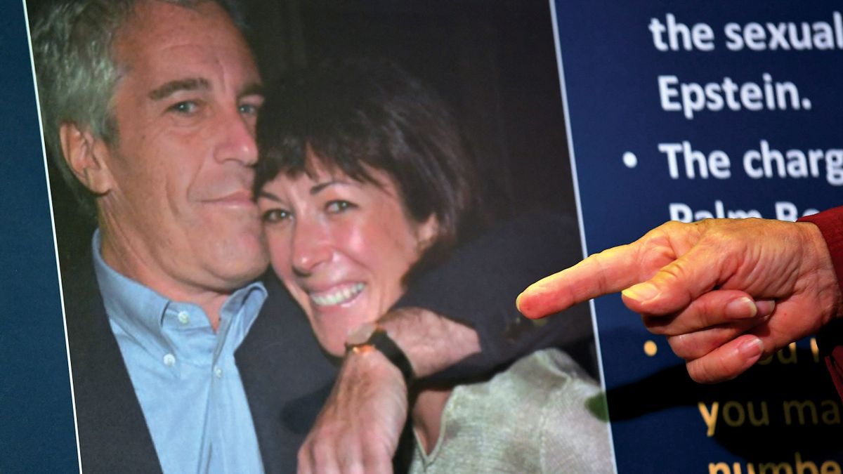 Nyilvánossá váltak a mocskos játszmák – íme Jeffrey Epstein beteges világa