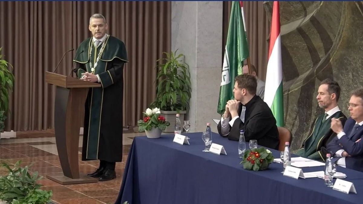 Leszedette az uniós zászlókat az agrártudományi egyetem rektora a brüsszeli diszkrimináció miatt