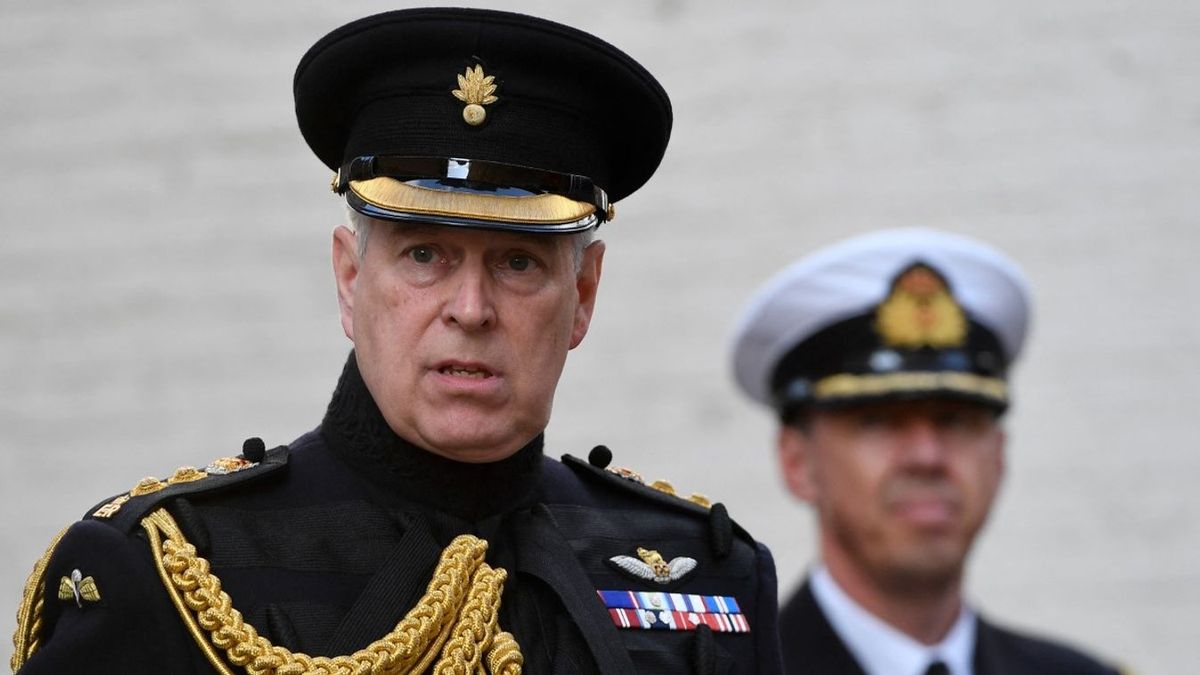 Angol alaposság: hat napig kutatott a rendőrség a brit uralkodó öccsénél, akit az Epstein-ügyben vádoltak meg